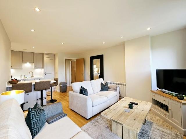 Gotts Road, Leeds LS12 1 bed apartment to rent £1,050 pcm £242 pw