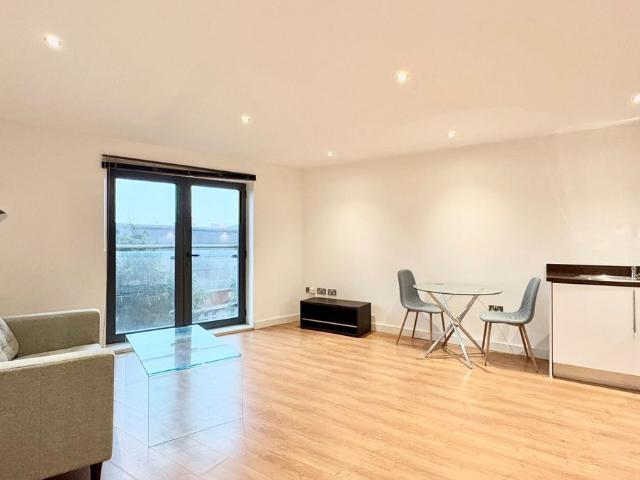 Gotts Road, Leeds LS12, 1 bed flat to rent, £950 pcm | PrimeLocation
