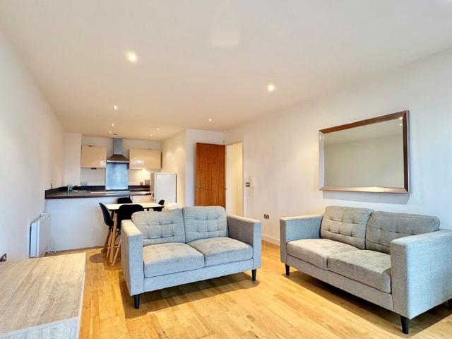 Gotts Road, Leeds LS12, 2 bed flat to rent, £1,225 pcm | PrimeLocation