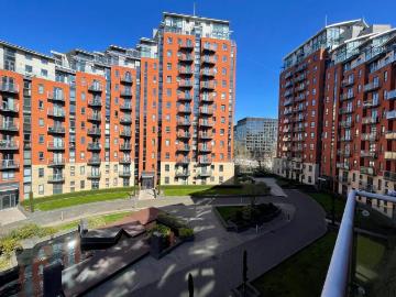 Gotts Road, Leeds, West Yorkshire, LS12 2 bed flat to rent £1,225 pcm £283 pw