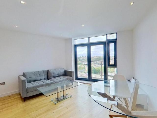 Gotts Road 1 bed flat to rent £1,025 pcm £237 pw