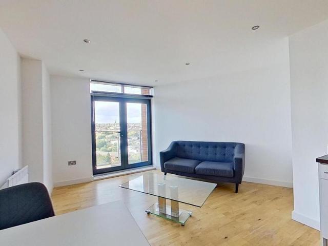 Gotts Road 2 bed flat to rent £1,175 pcm £271 pw