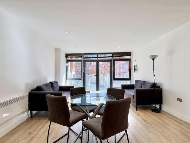Gotts Road 2 bed flat to rent £1,125 pcm £260 pw