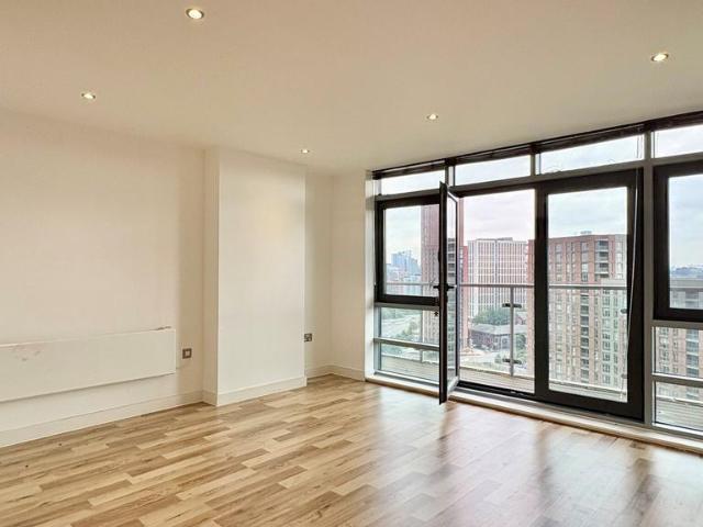 Gotts Road 2 bed flat to rent £1,295 pcm £299 pw