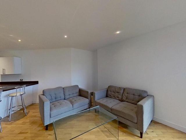 Gotts Road 2 bed flat to rent £1,295 pcm £299 pw