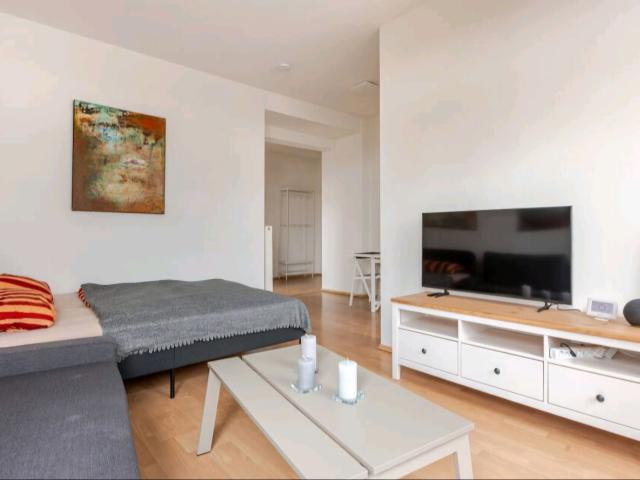 Gottschedstraße – Two adjacent apartments – 82 m² total – 2 kitchens, 2 bathrooms, 3 balconies