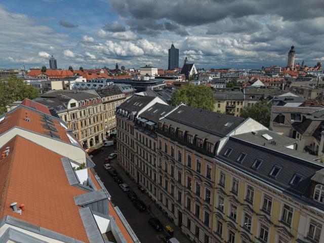Wohnen über den Dächern der Gottschedstraße – bezugsfrei, 3 Zimmer, Dachloggia, Aufzug, Parkett