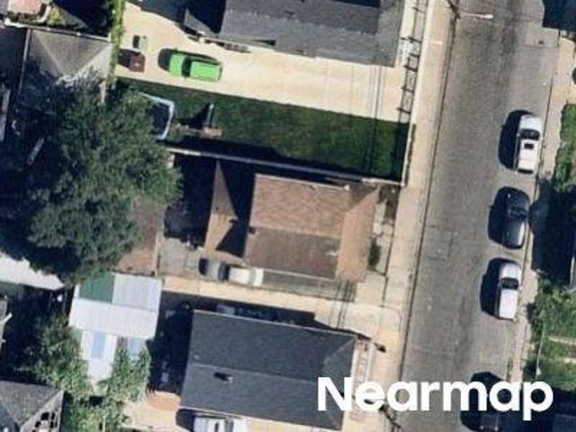 Gotham Ave