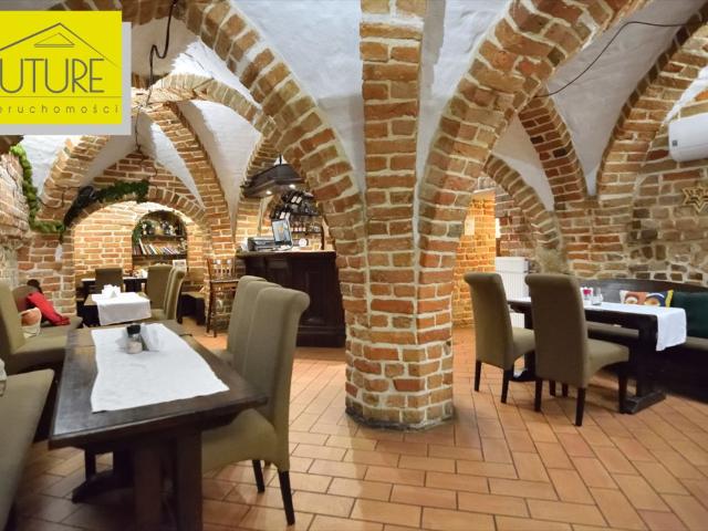 Gotowa restauracja na starówce z pełnym wyposażeniem!