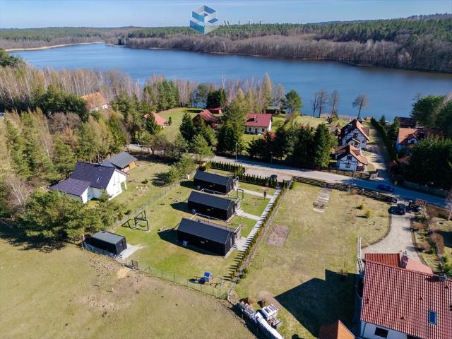 Gotowe domki nad jeziorem z sauną i wysokim potencjałem inwestycyjnym