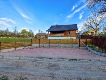 Gotowy dom z dużą działką i winnicą w Wolicy Pierwszej