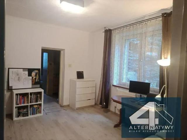Gotowy dom z ogrodem, garażem i dwoma mieszkaniami