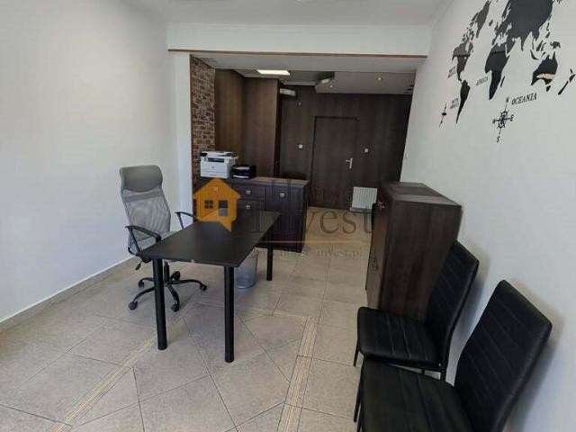 Gotowy lokal usługowy 39 m² z dużą witryną i parkingiem