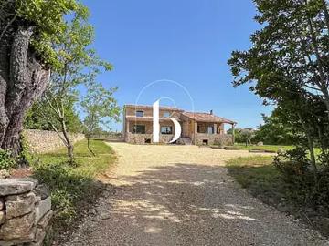 Goudargues 30630 Achat / Vente maison 8 pièces t8 au dernier étage terrasse