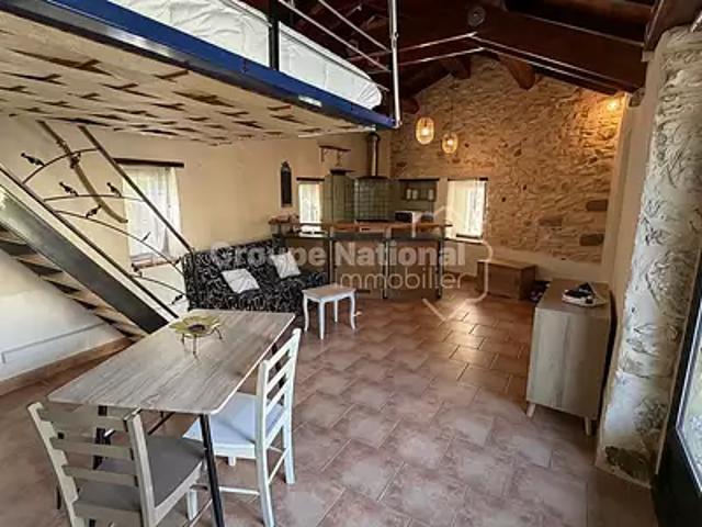 Goudargues 30630 Location appartement 1 pièce t1 au dernier étage