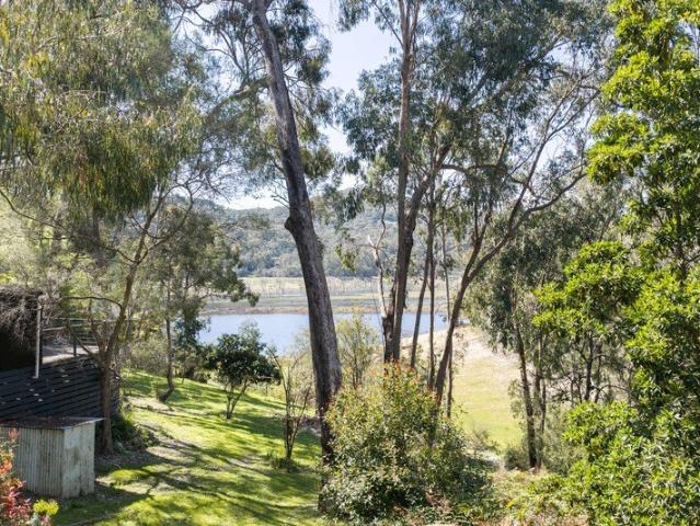 Goulburn Arm Escape with Water Views