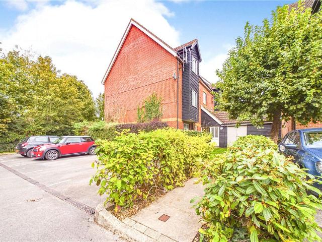 Gould Close, Newbury, Berkshire RG14, 2 bed flat to rent, £1,250 pcm | PrimeLocation