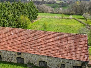 Gourdon, grange 156m² + hangar 75m² sur 3332 m² de terrain avec