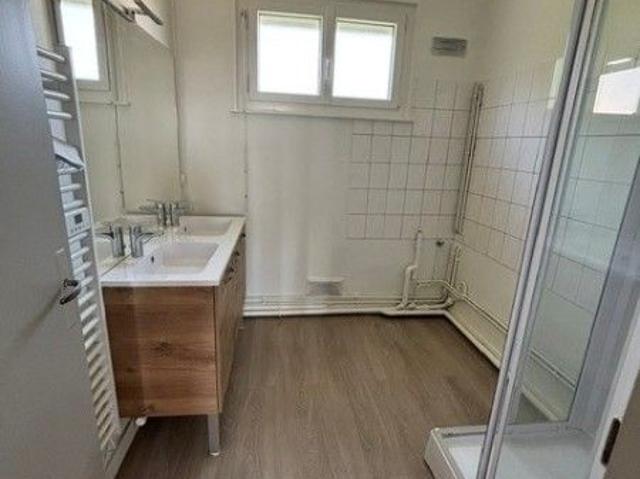 GOURNAY EN BRAY, 4 passage MONTMORENCY, dans immeuble comprenant 6 logements