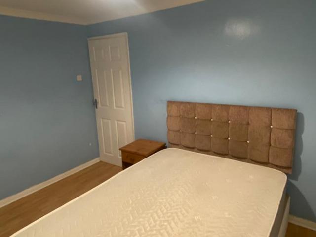 Gourney Grove, Grays RM16 1 bed in a house share to rent £820 pcm £189 pw