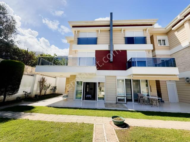 Göynük'te Site İçerisinde Eşyalı 4+1 Lüks Tripleks Havuzlu