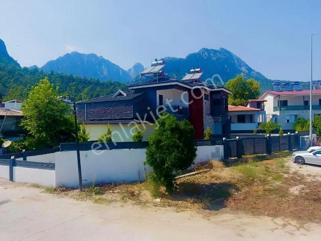 Göynük Mahallesinde 4+1 Müstakil Havuzlu Villa Can iş Emlak