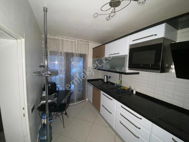 Göztepe Mah. Oluşum Sitesinde Yerden Isıtma Ebeveyn Banyolu Satılık 4+1 Villa