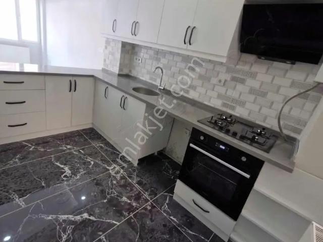 Göztepe Metroda Full Bakımlı Arakat 3+1 Satılık Daire