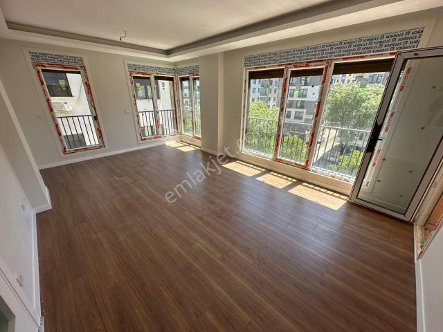 Göztepe Minibüs Caddesi Üzerinde Sıfır 2+1 Kiralık