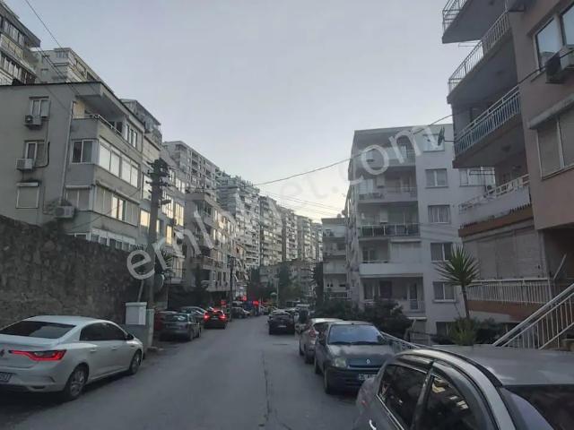 Göztepe İnönü Caddesi Paralel Sokak Ara Kat 3+1 Satılık Geniş Daire