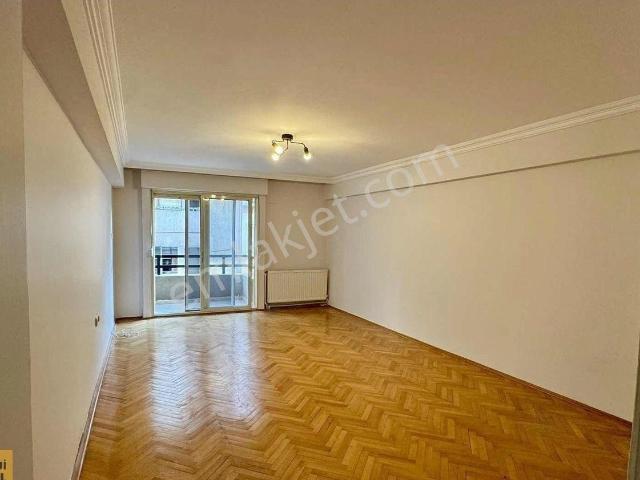 Göztepe Küçükyalı'da 3 + 1 Doğalgazlı Kiralık Daire
