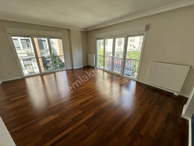 Göztepe'de Merkezi Konumda Kiralık 3+1 Daire