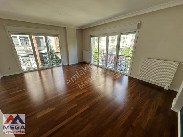 Göztepe'de Merkezi Konumda Kiralık 3+1 Daire