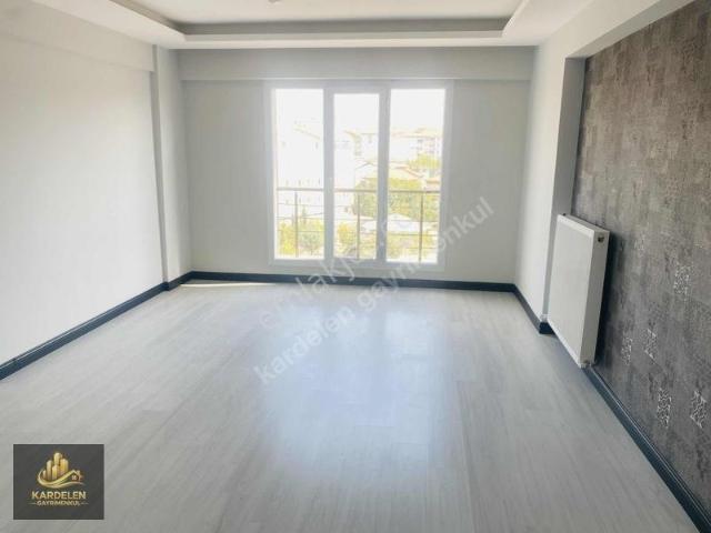 Göztepe'de Satılık 3+1 Lüks Daire, 140m² Net, Site İçi, 2 Yaşınd