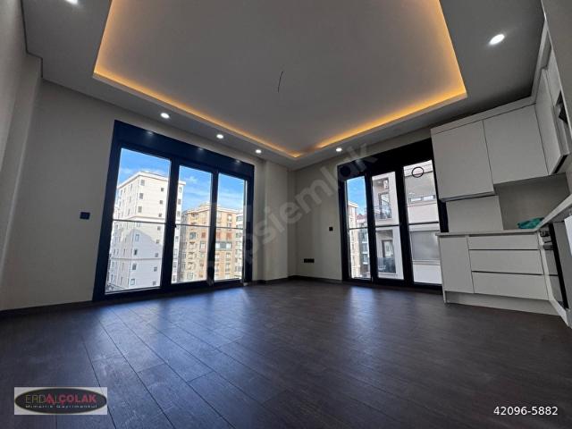 GÖZTEPE'DE SIFIR BİNA'DA KEYİFLİ 1+1 DAİRE