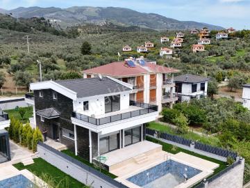 Göz Alıcı Tasarım Özgür Yaşam Havuzlu Bahçeli Müstakil 4+1villa