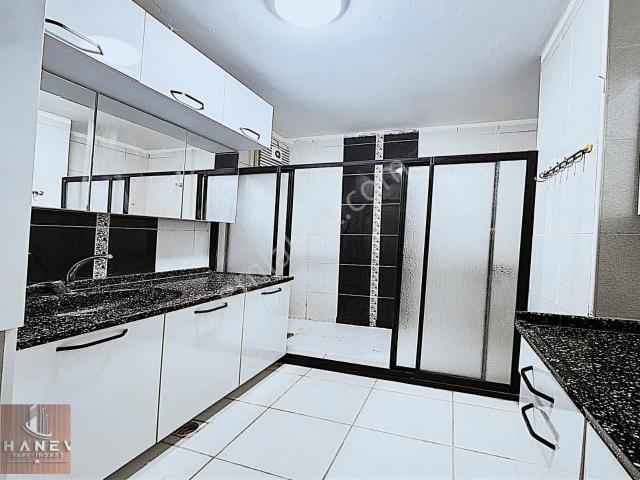 Göz Kamaştıran Işıltısıyla Cadde Üzerinde Şık Dekorlu 2+1 Daire