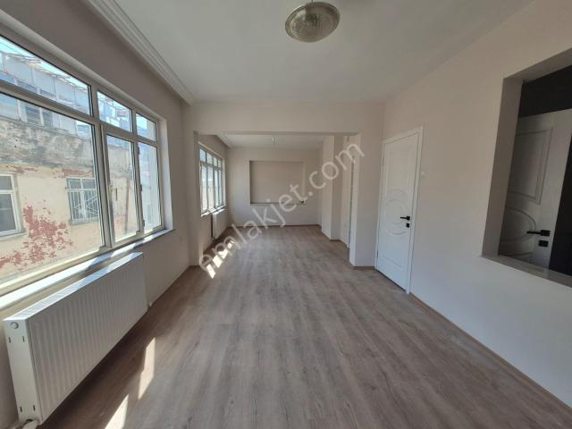 Gözde Gayrimenkul'den Tahtakale'de İçi Sıfır Yapılı Kiralık 2+1 Daire