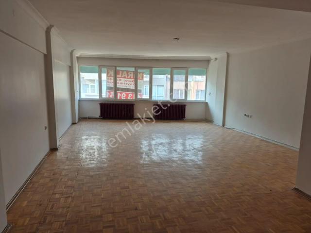 Gözde Gayrimenkul'den Altıparmak Cadde Üzerinde Kiralık 3+1 Daire