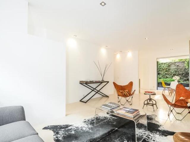 Gloucester Mews West, London, W2 3 bed terraced house to rent £5,450 pcm £1,258 pw