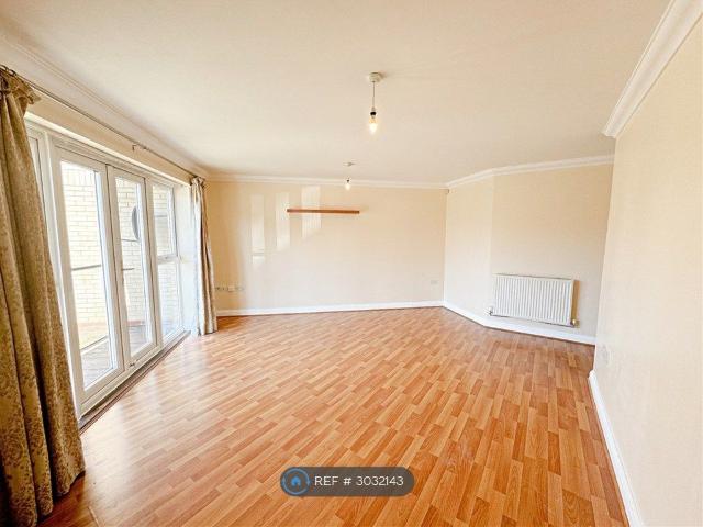 Gloucester Court, Hatfield AL10, 2 bed flat to rent, £1,600 pcm | PrimeLocation