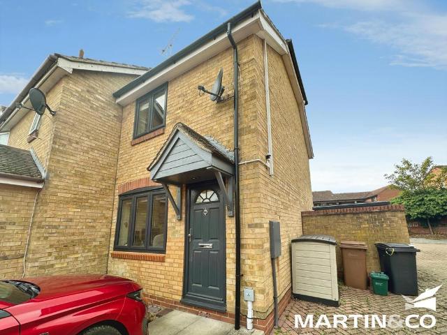Gloucester Crescent, Chelmsford 2 bed end of terrace house to rent £1,600 pcm £369 pw