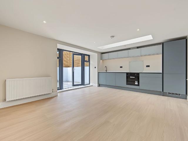 Gloucester Drive, London N4, 3 bed flat to rent, £4,000 pcm | PrimeLocation