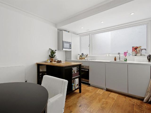 Gloucester Place, Marylebone, London W1U, 2 bed flat to rent, £3,750 pcm | PrimeLocation