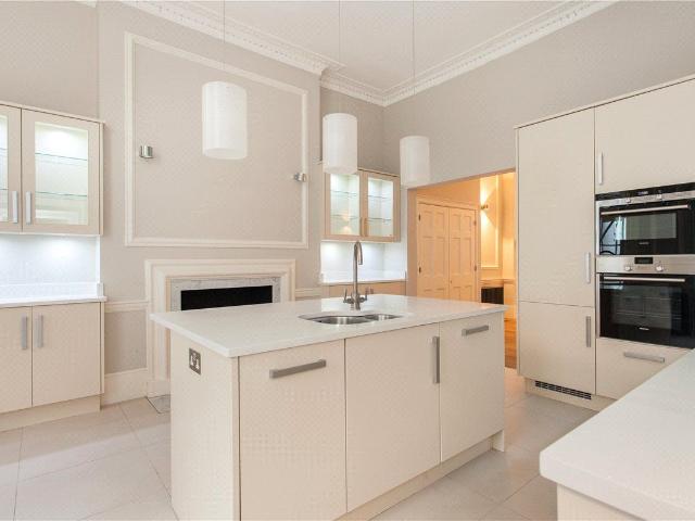 Gloucester Place, Marylebone, London W1U, 3 bed flat to rent, £8,000 pcm | PrimeLocation