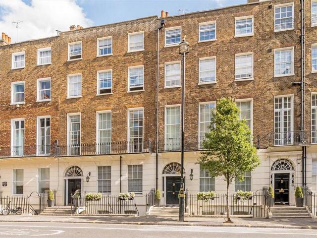 Gloucester Place, London W1U 3 bed flat to rent £8,000 pcm £1,846 pw