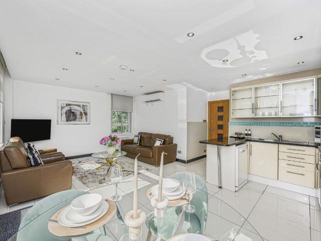 Gloucester Place, London W1U, 2 bed flat to rent, £4,333 pcm | PrimeLocation