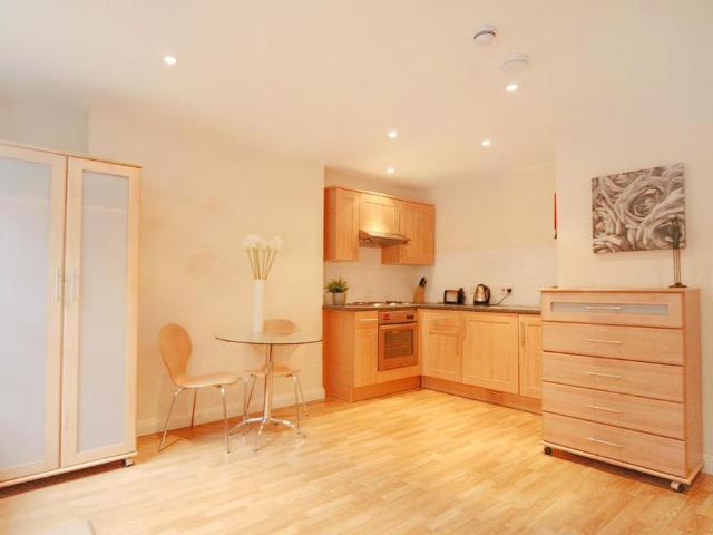 Gloucester Place, London NW1 Studio to rent £1,712 pcm £395 pw