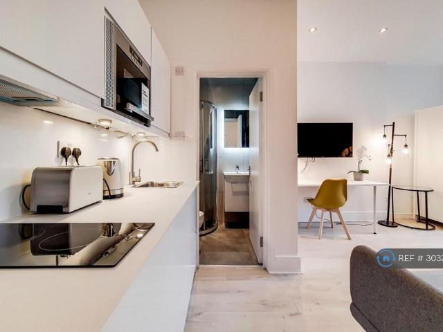 Gloucester Place, London, NW1 Studio to rent £2,700 pcm £623 pw