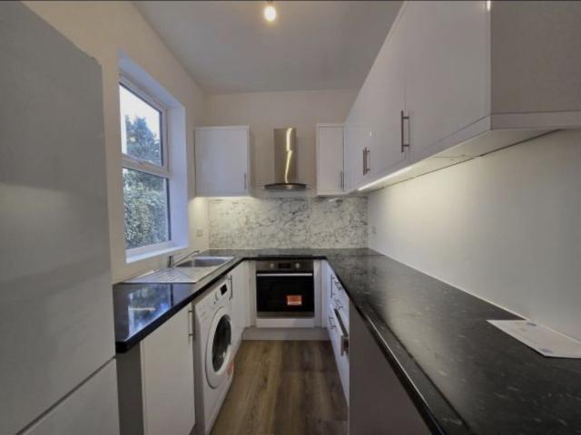 Gloucester Road, Croydon, Surrey CR0, 6 bed terraced house to rent, £3,000 pcm | PrimeLocation
